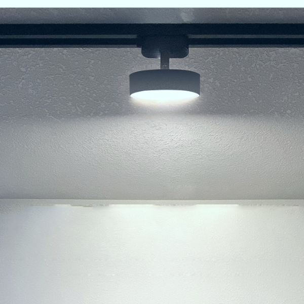 Porta Panel LED Redondo Negro 18W Calido 3000K A Riel Modelo Qutu